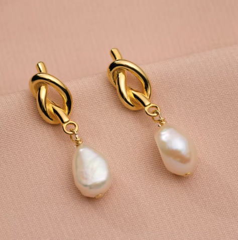 Chloe Pearl Studs - Gold